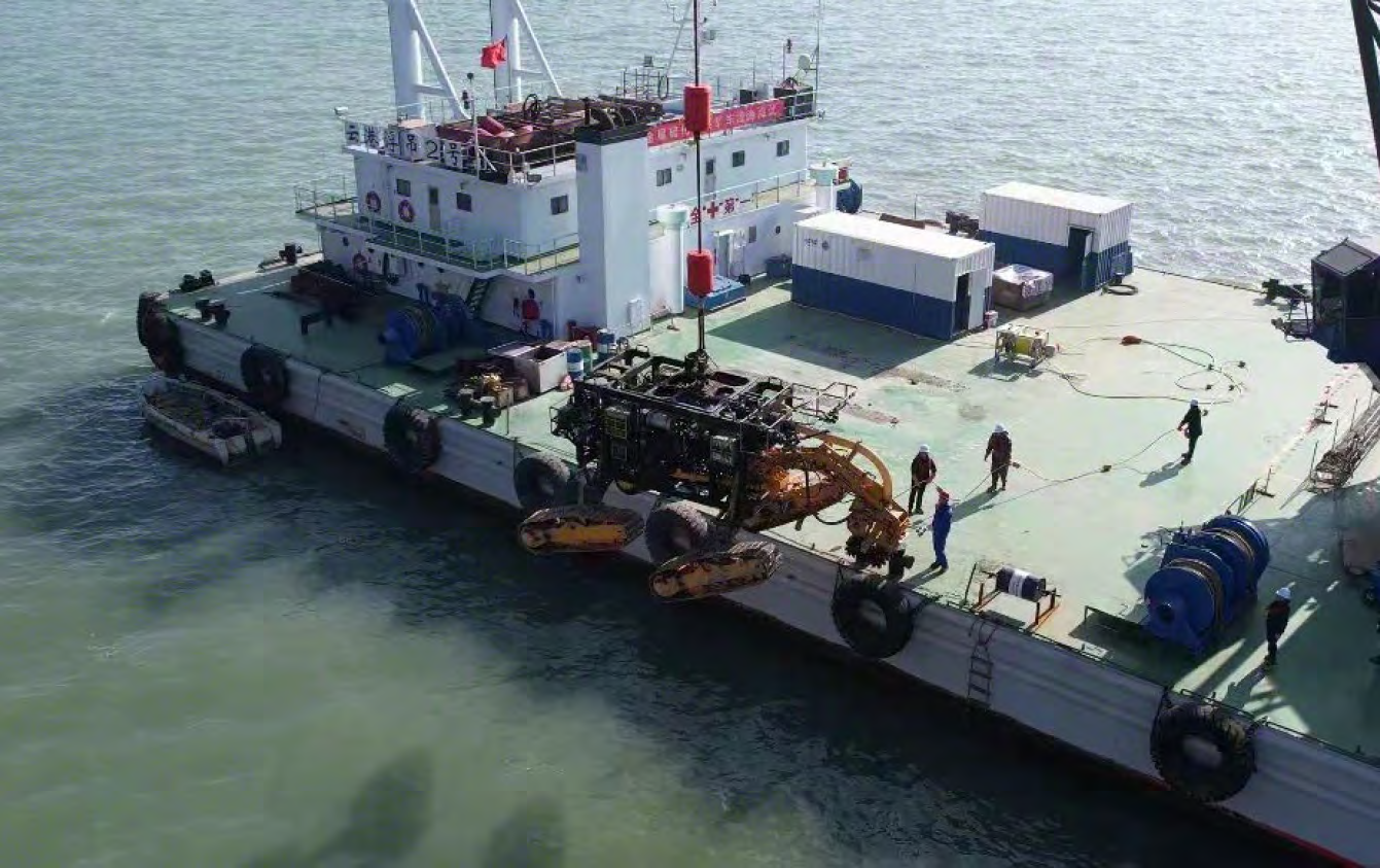 太湖實驗室深海采礦多金屬硫化物采礦車在連云港海州灣海域完成整車首次淺海試驗　朱吉鵬攝.png